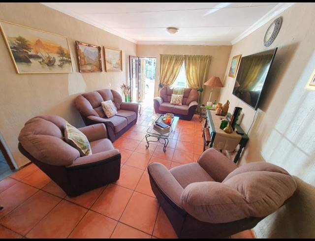 2 BEDROOM TOWNHOUSE FOR SALE IN HESTEAPARK